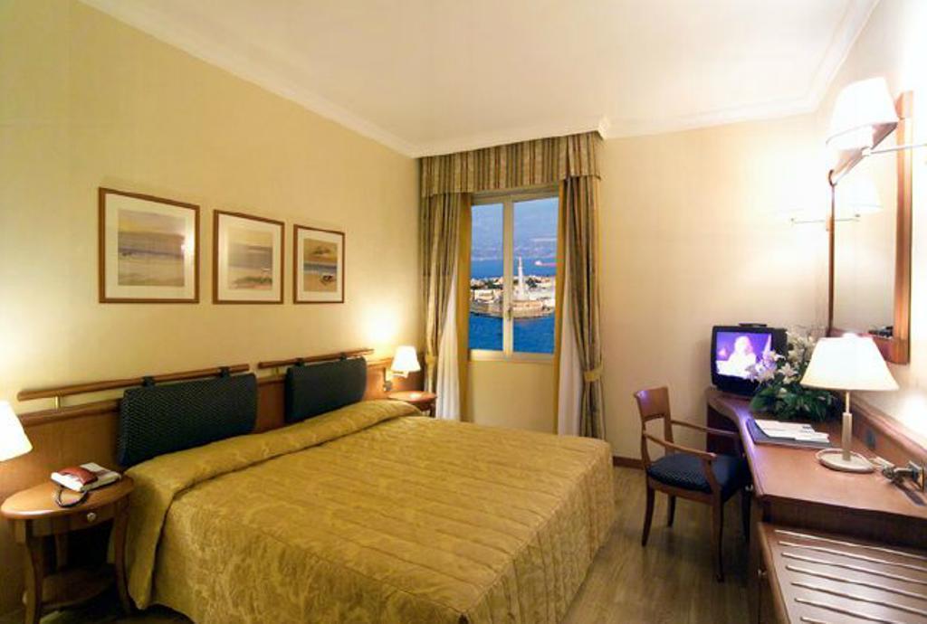 Hotel Dello Stretto Мессина Экстерьер фото